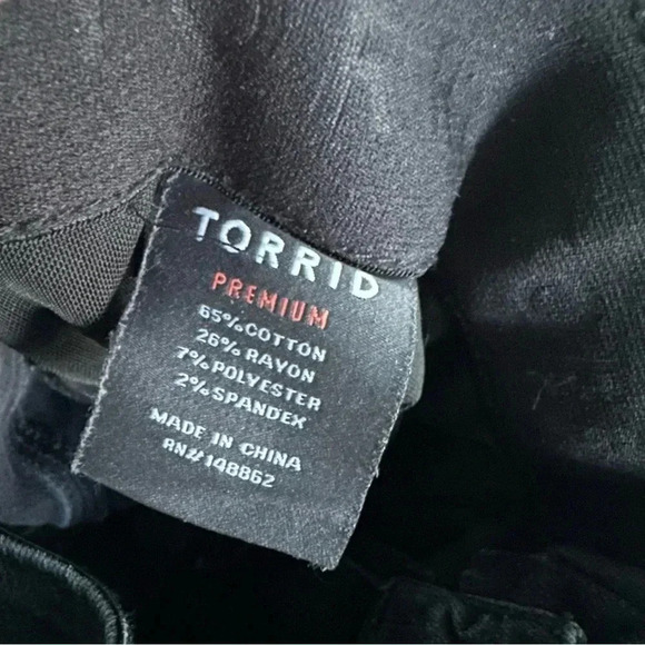 Size 24S Torrid Bombshell Skinny Jean - Super Soft Washed Black - Picture 4 of 6